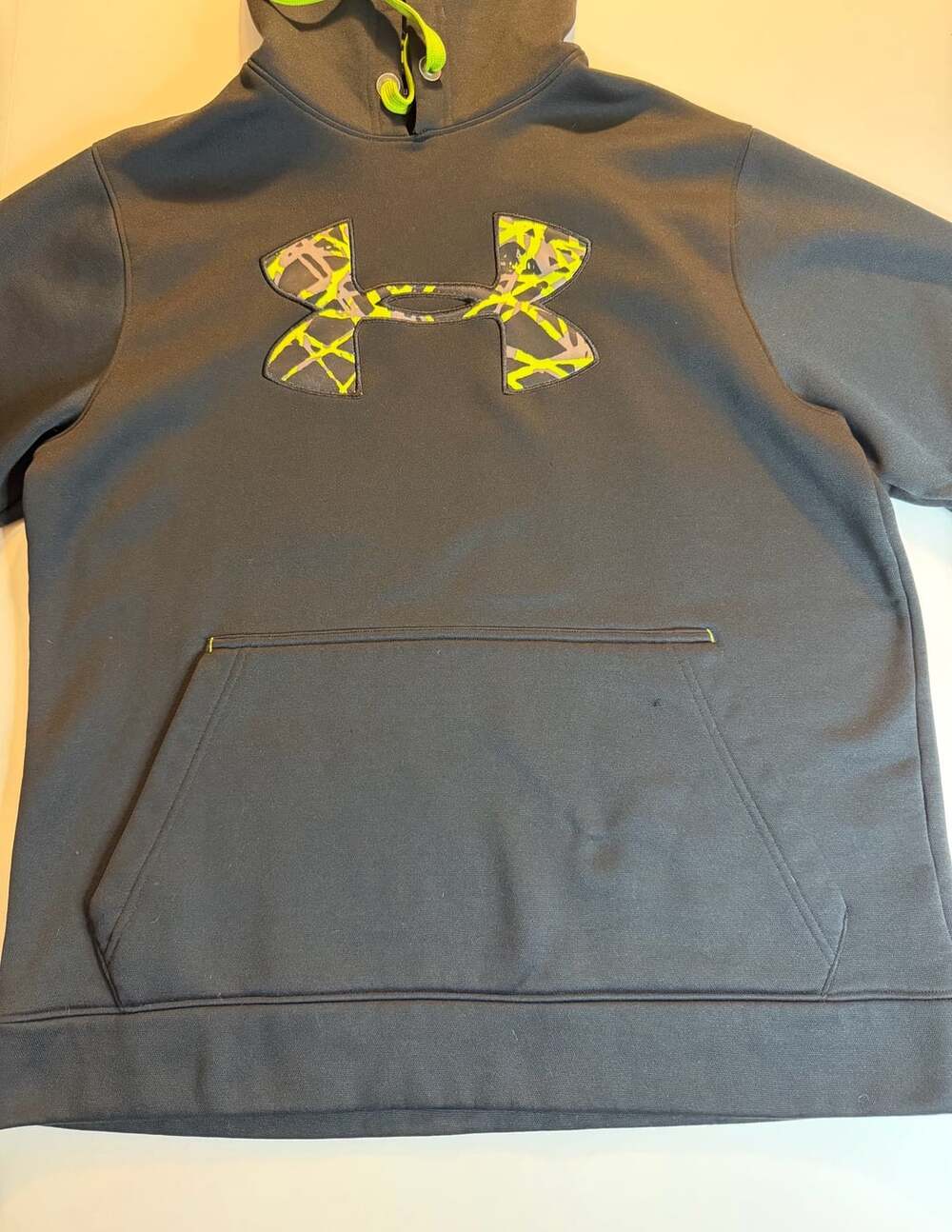 Under Armour Hoodie Size MD Black Camo Logo Pullover Fleece